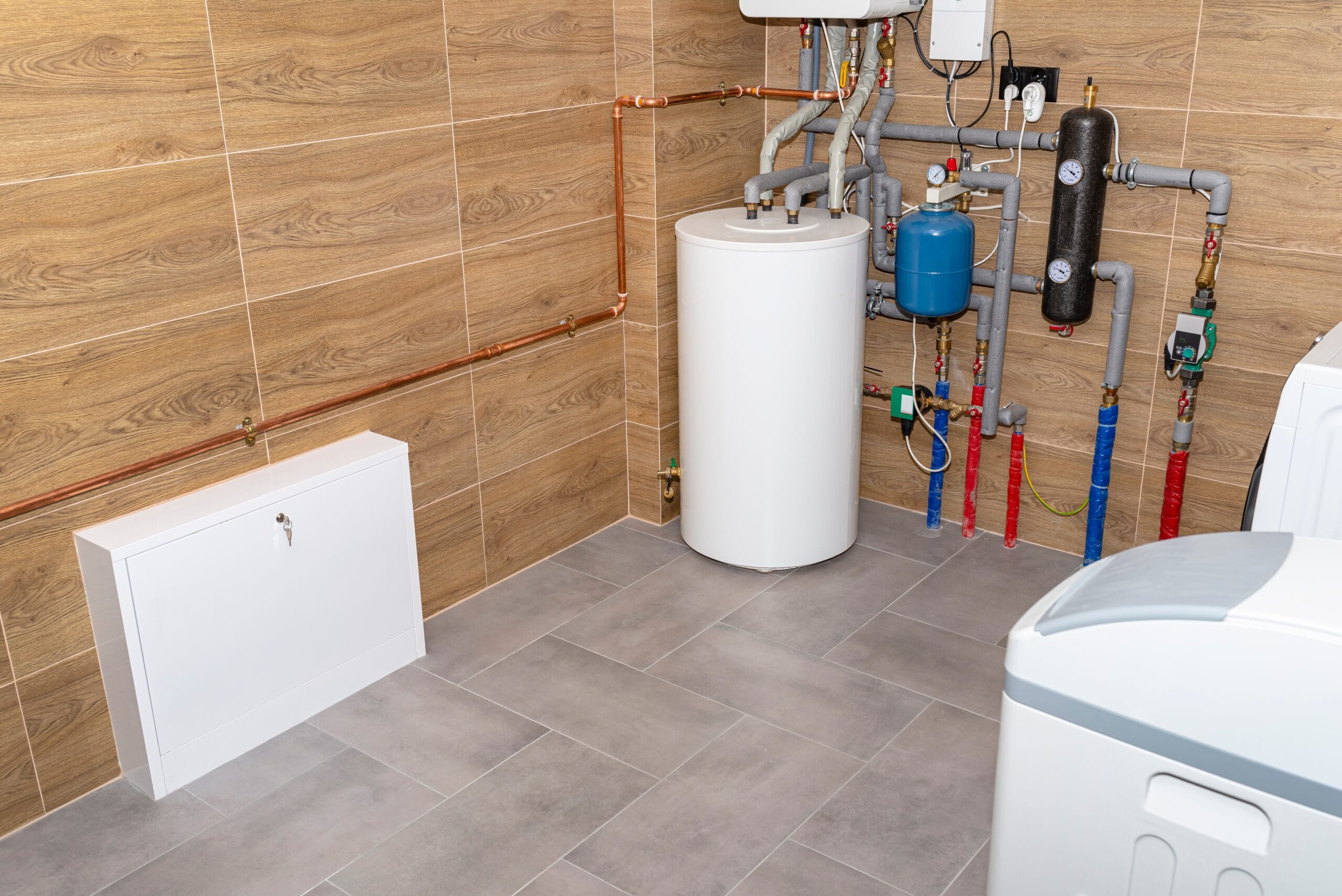 Professional water heater installation in San Fernando